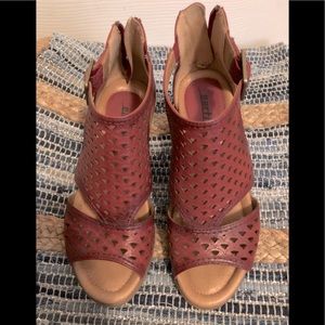 Low wedge Earth sandals